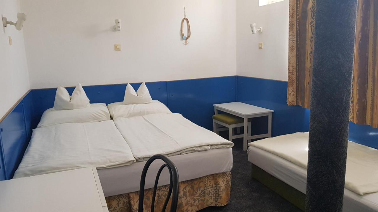 Hotel Amigo Zamárdi Buitenkant foto