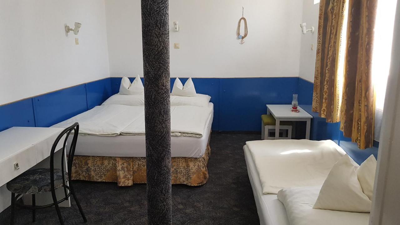 Hotel Amigo Zamárdi Buitenkant foto