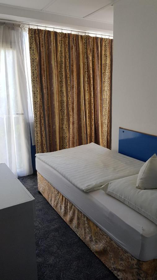 Hotel Amigo Zamárdi Buitenkant foto